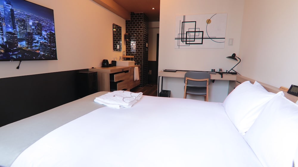 Semi Double Room, Non Smoking (18square meters)