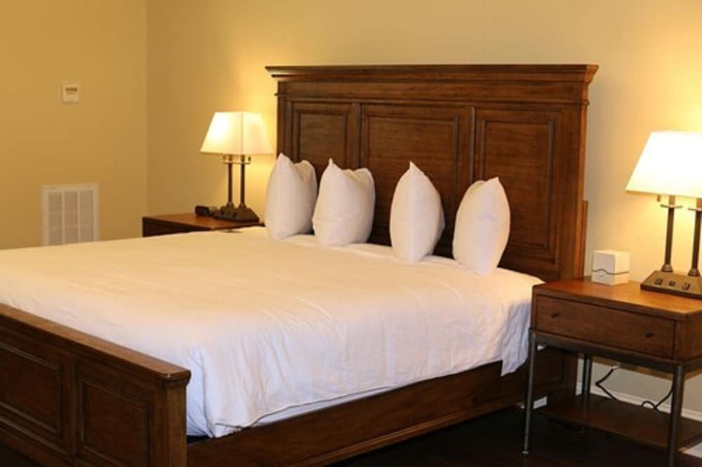 King Room (Suite located on North Grove Street) photo 1