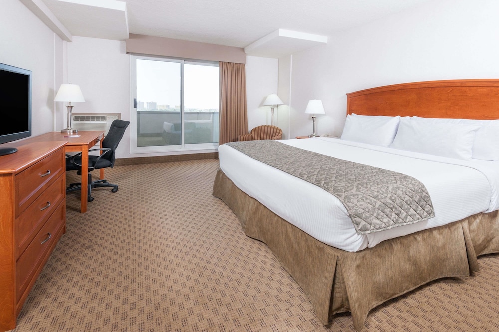 Business Room, 1 King Bed, Non Smoking, Balcony - Photo 1