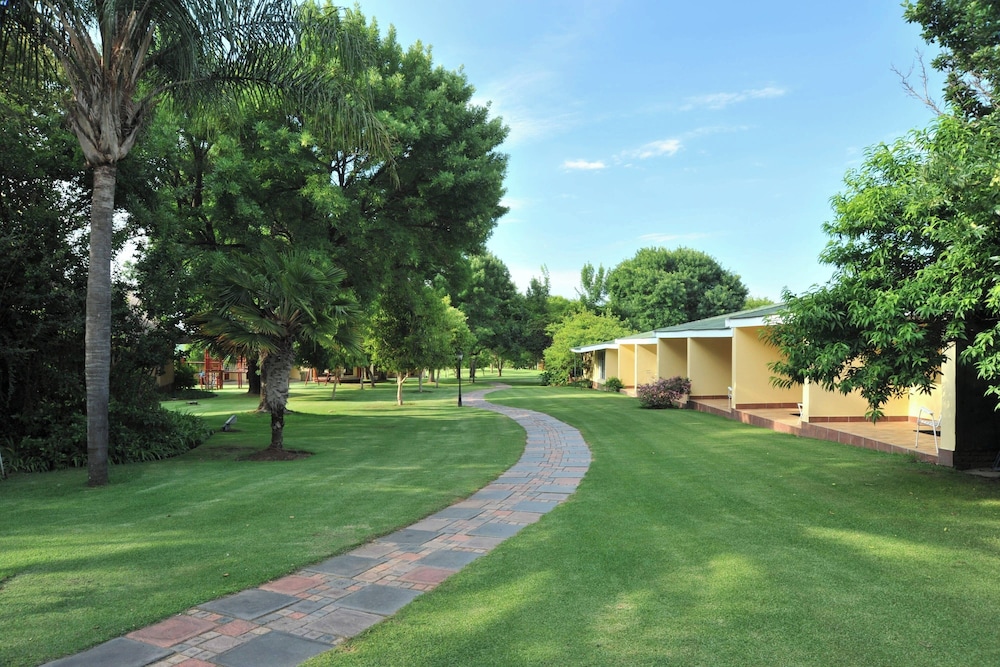 Room, 2 Double Beds, Garden View - Photo 9