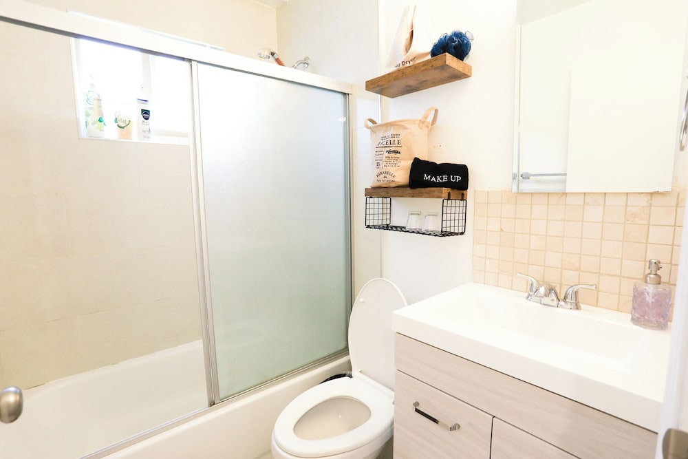Business Apartment, 2 Bedrooms, Patio, Corner photo 2