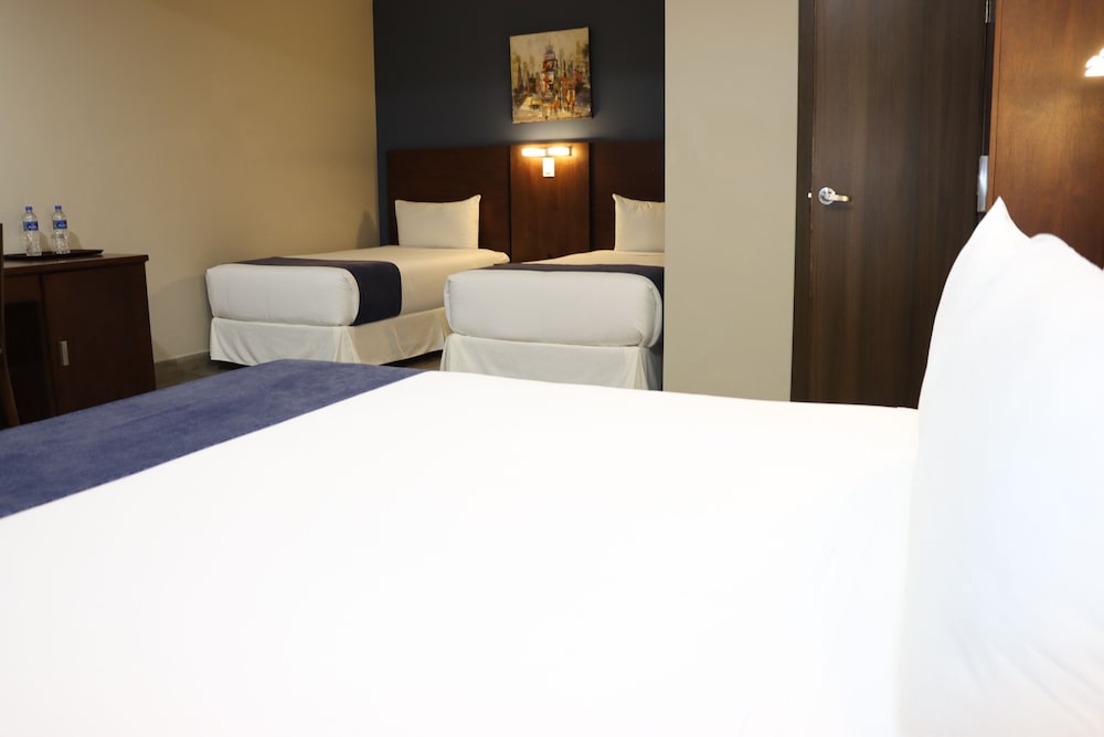 Family Triple Room, 1 Bedroom, Bathtub photo 3