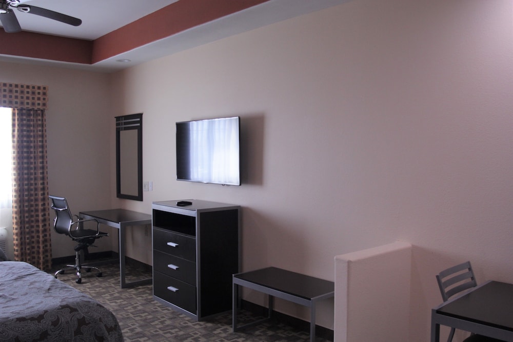Suite, 2 Queen Beds, Non Smoking (Pet Free) - Photo 4