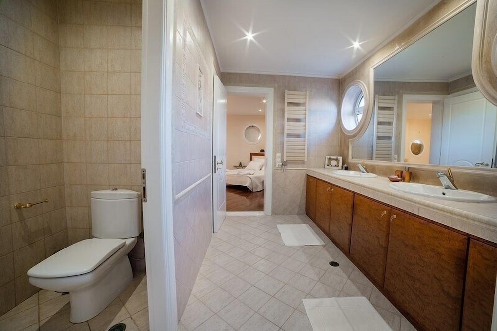 Villa photo 2