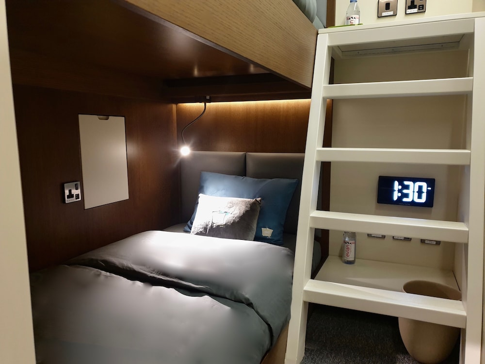YAWN Bunk Bed Cabin - 8 Hour Night Stay from 23:00-07:00 hrs (11pm-7am)No Bathroom photo 2