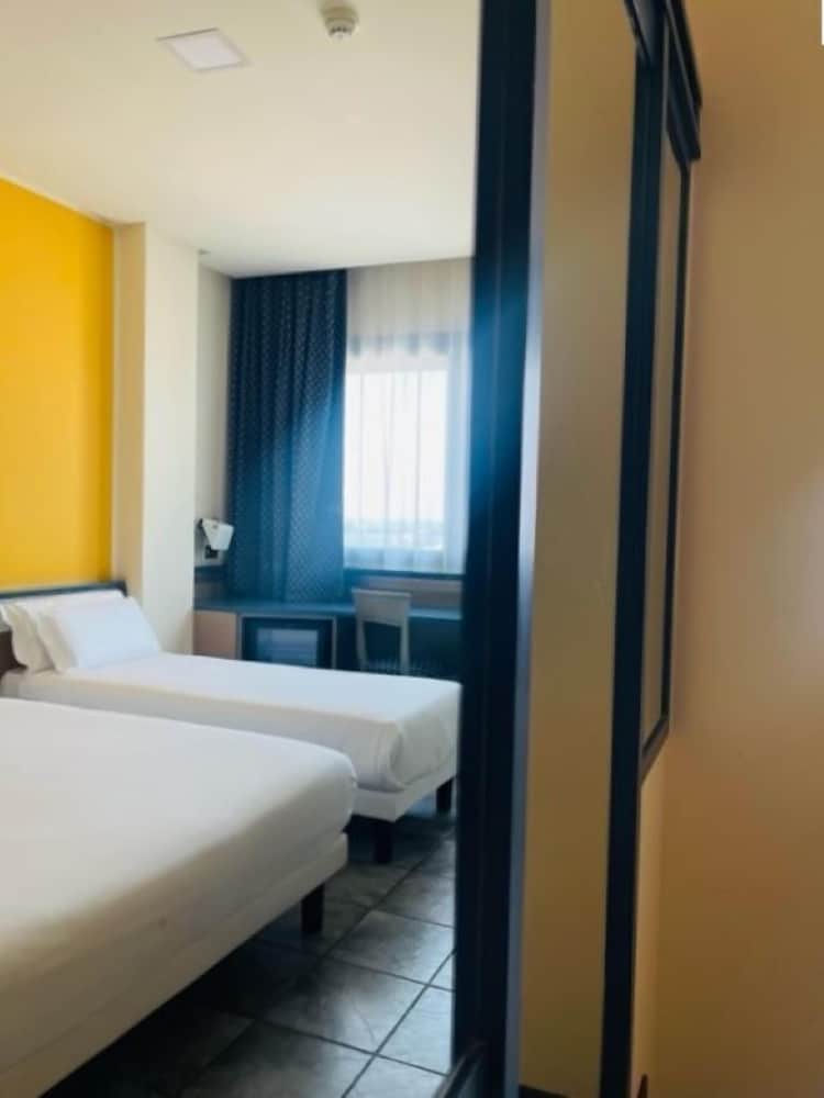 Standard Triple Room - Photo 2
