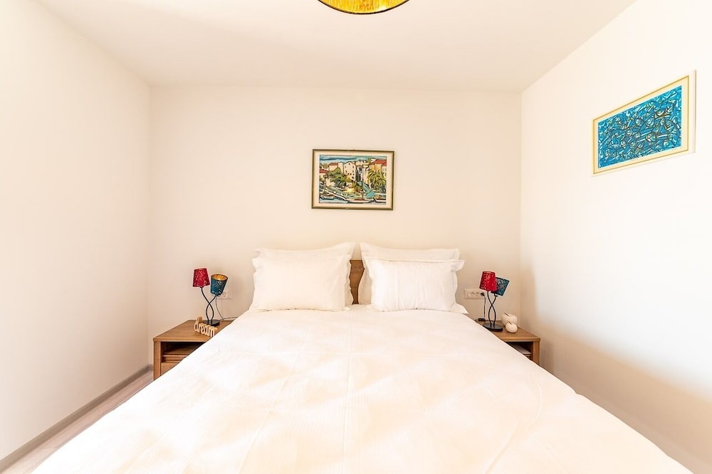 Apartment (Renci - great location & sea view - S)