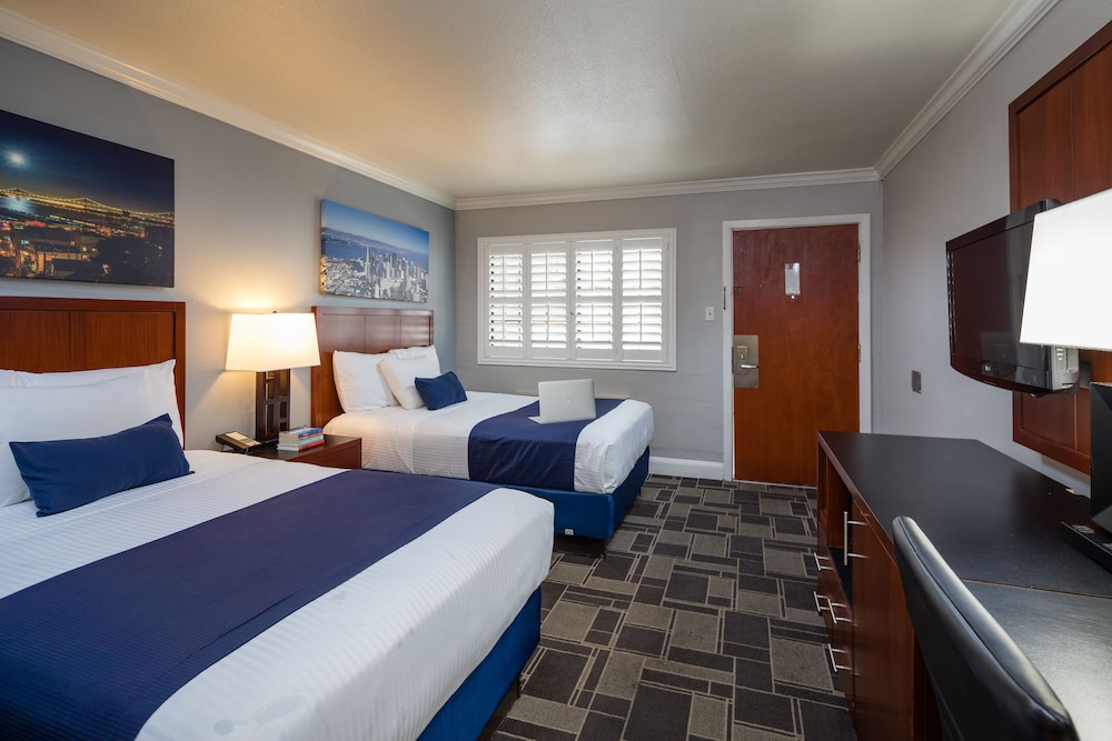 City Room, 2 Double Beds - Photo 1