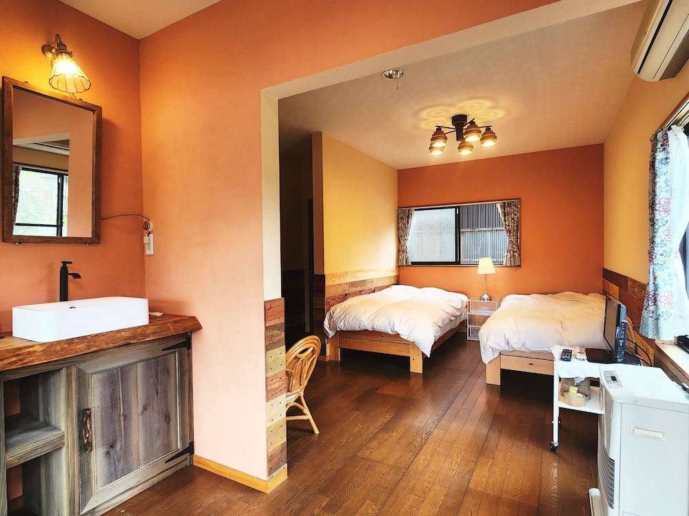 Standard Twin Room photo 2