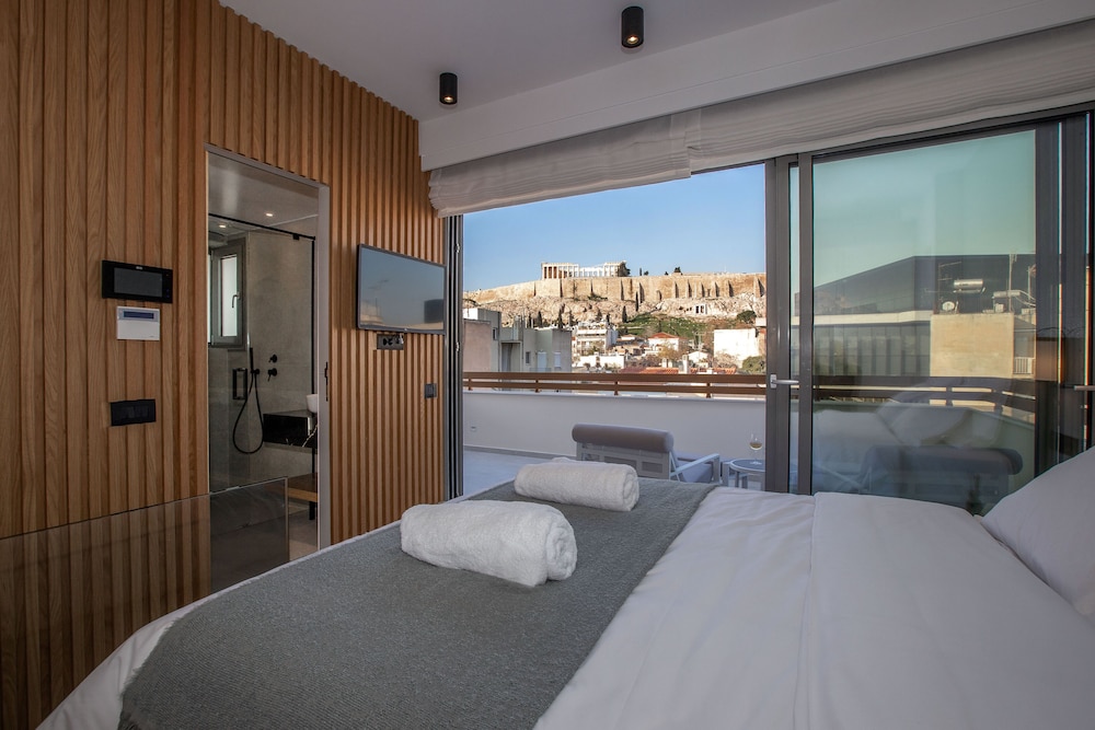 Luxury Penthouse, 1 Bedroom, Jetted Tub, City View (5&6) photo 3