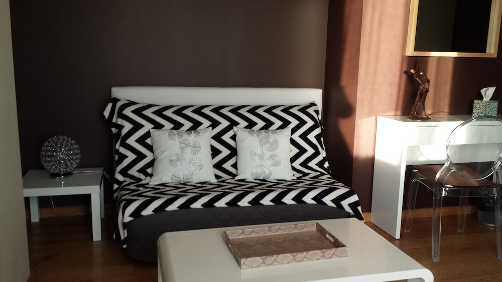 Deluxe Room, 1 Queen Bed with Sofa bed, Garden View (Large) photo 3