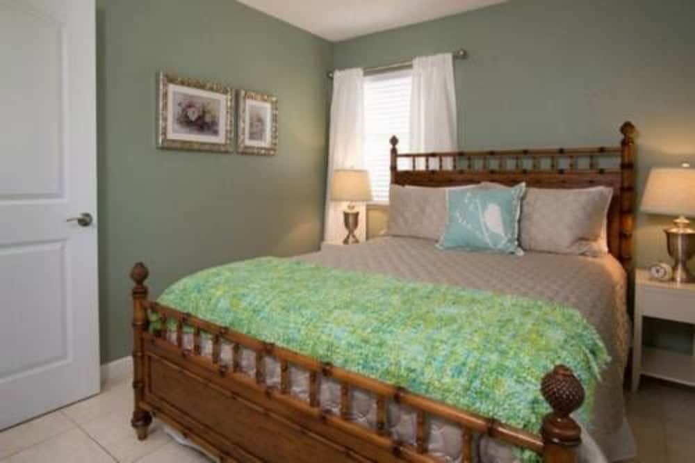 Room (201 Oceanview Cottage at Vilano Beach)