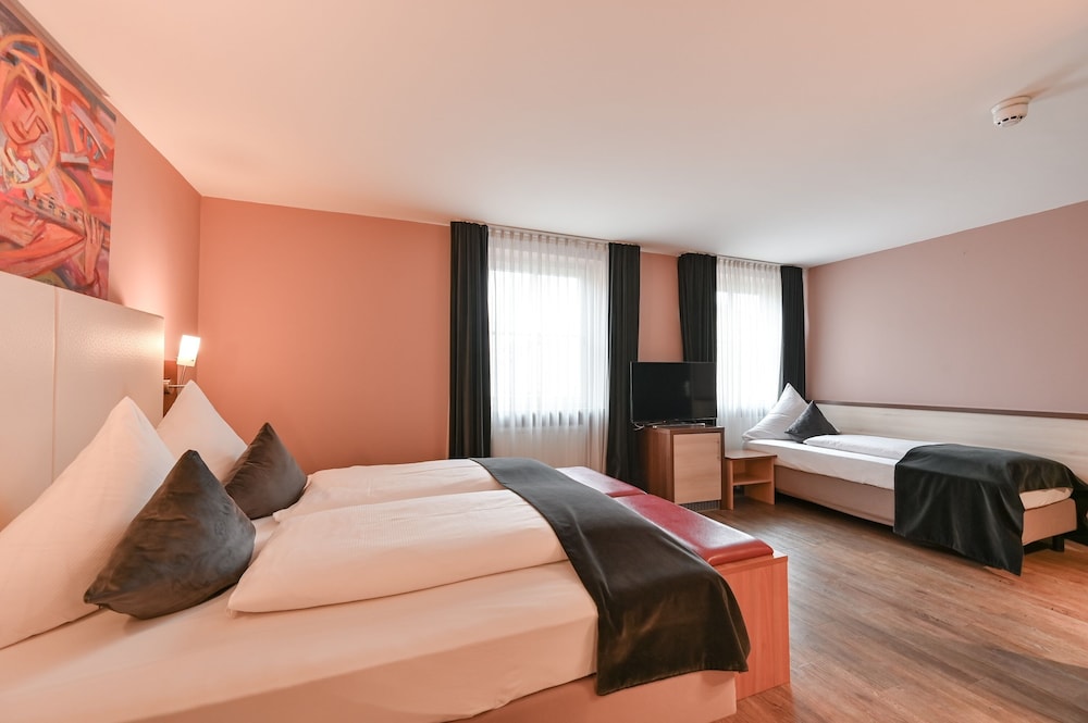 Small triple room - Photo 1