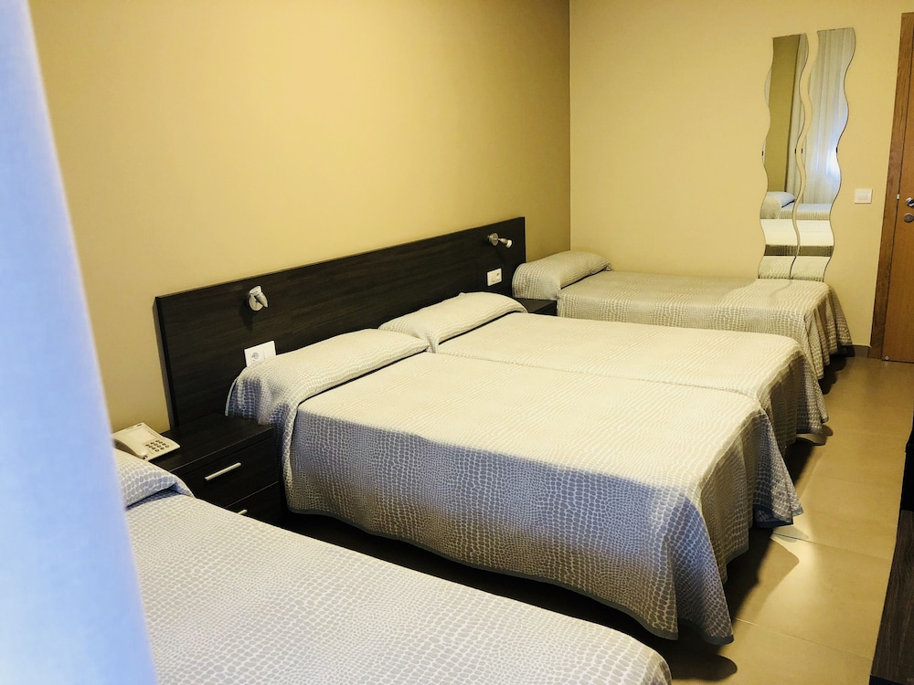 Quadruple Room (2 Adults + 2 Childs) photo 3