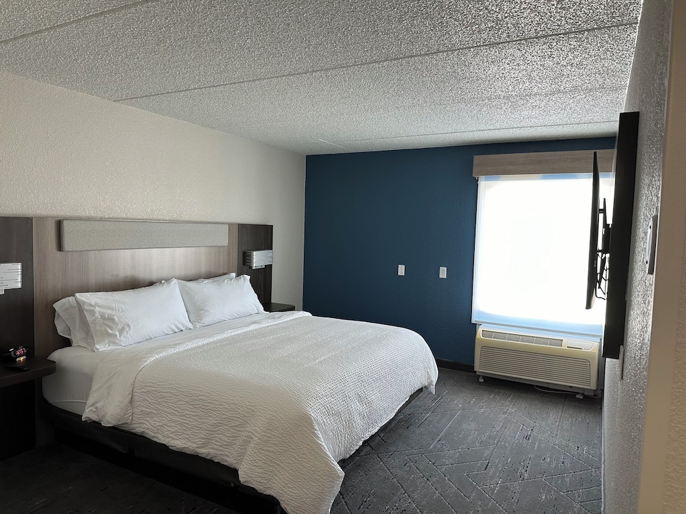 Suite, 1 King Bed, Accessible (Mobility) - Photo 2