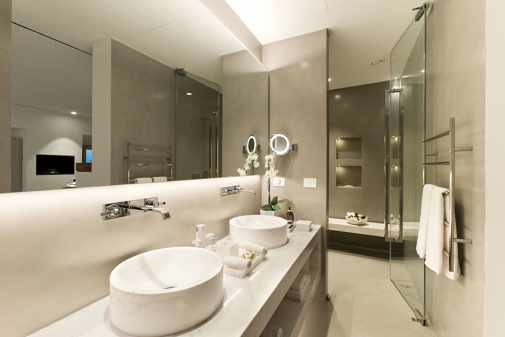 Junior Suite (with Plunge Pool) - Photo 11