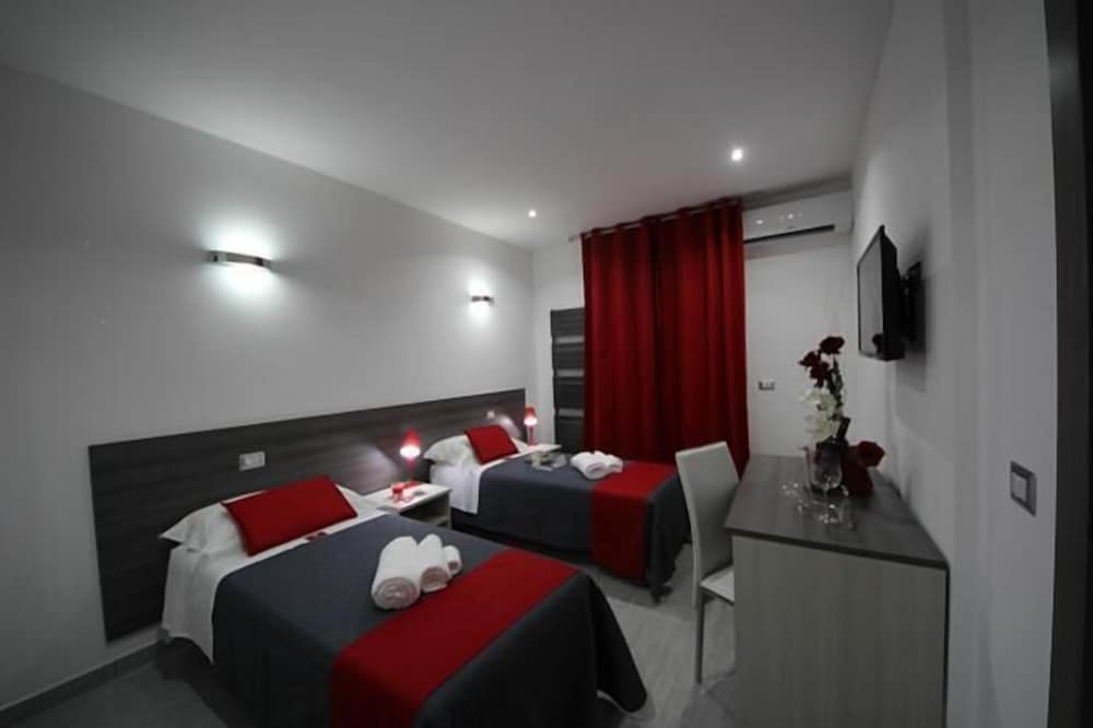 Junior Double Room, 2 Twin Beds photo 2