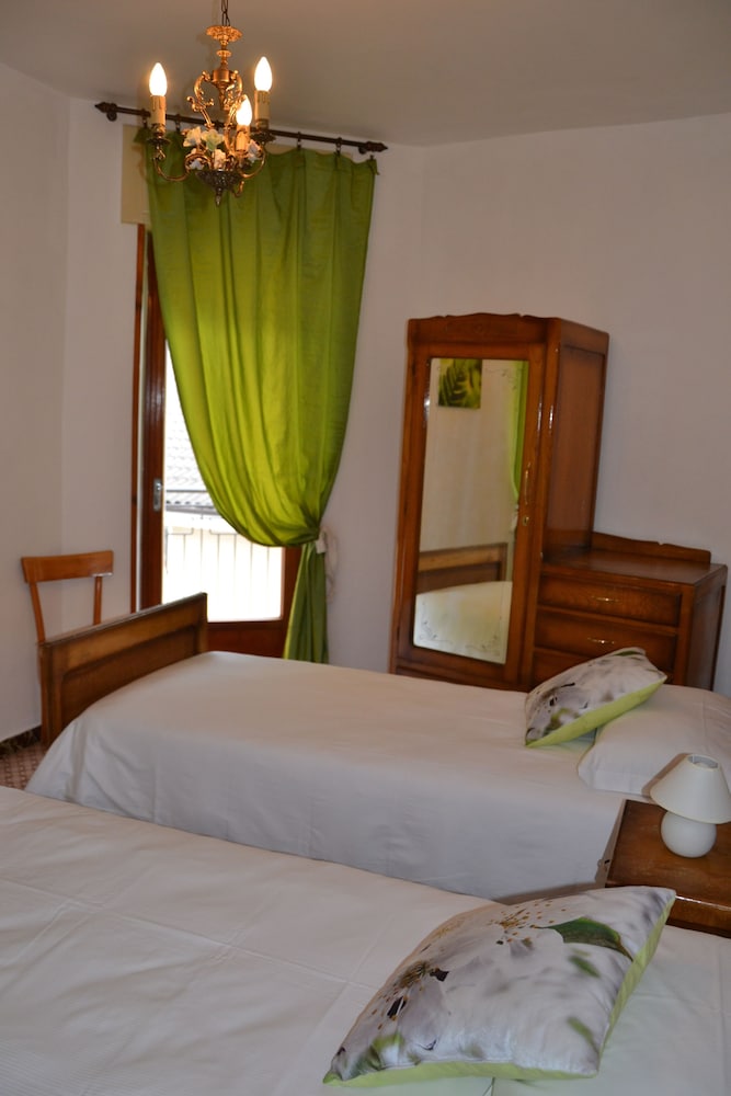 Classic Twin Room photo 2