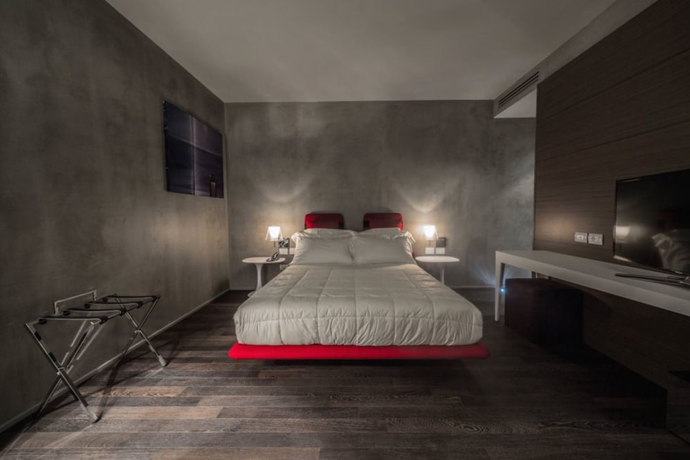 Penthouse Suite (Private Spa Tub, From Apr 1 - Sept 30)