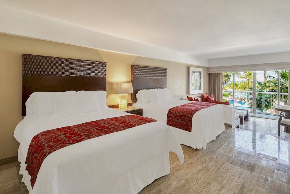 Ocean Front Suite Double (2 Queen) - Photo 4