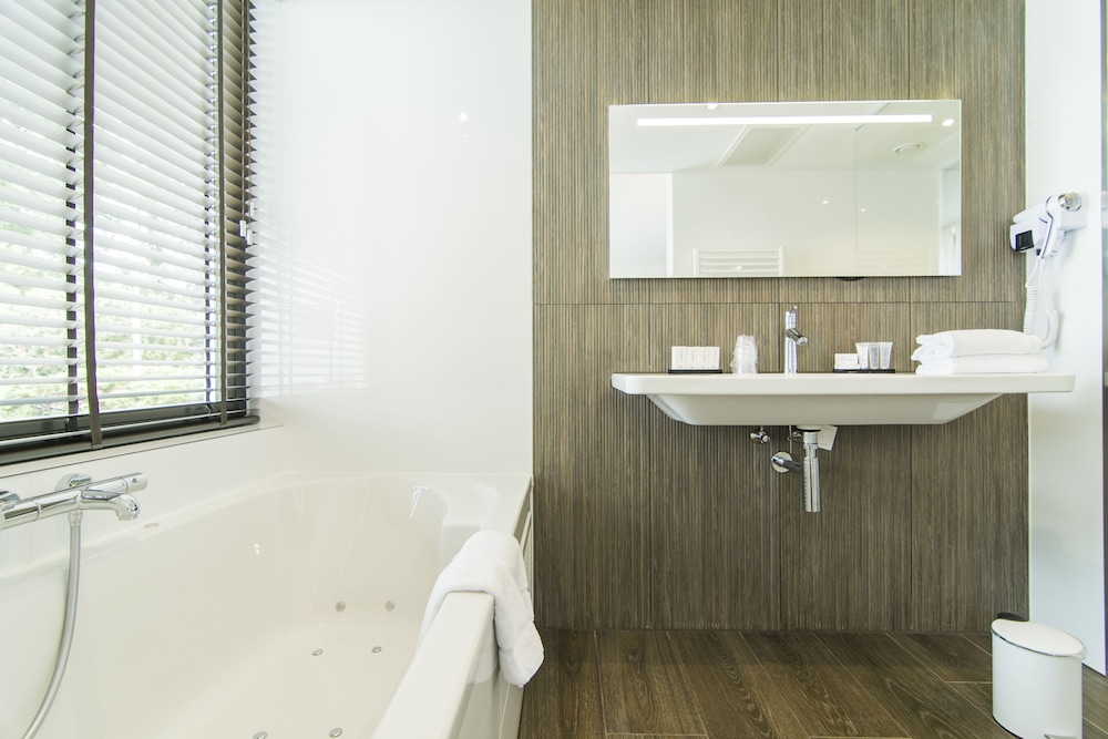 Comfort Room, 2 Twin Beds, Jetted Tub photo 3