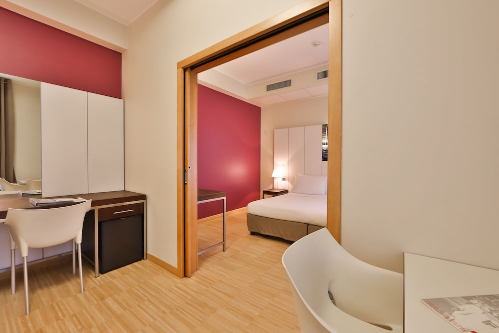 Classic Room, Multiple Beds - Photo 2