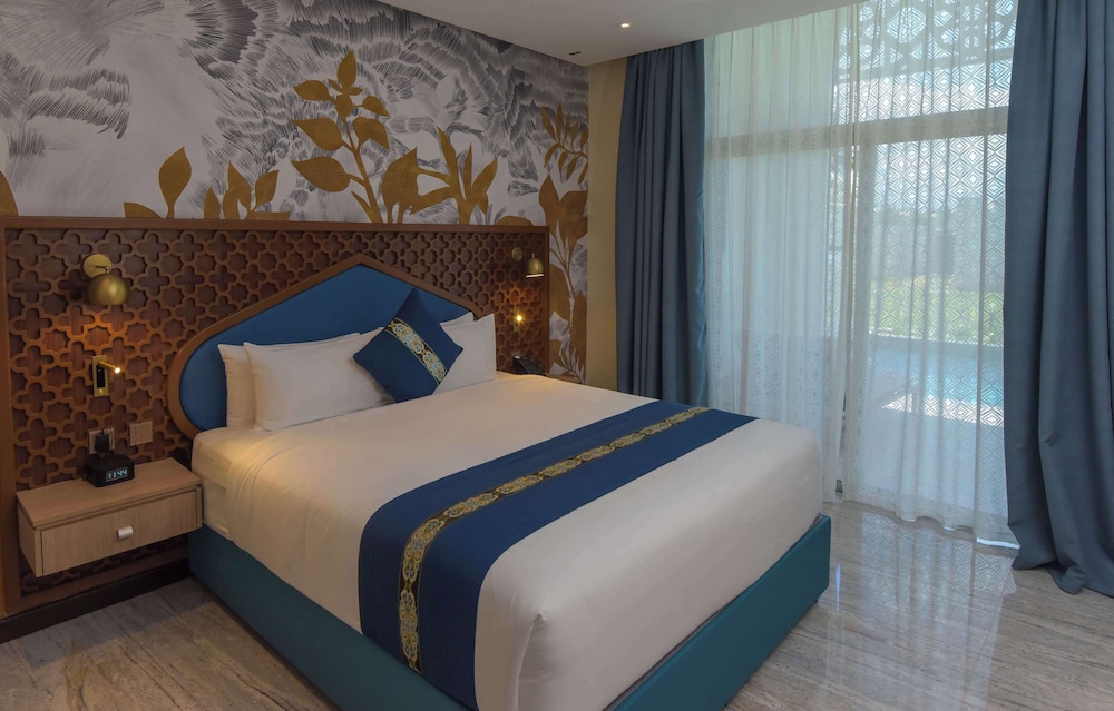 Deluxe Studio, 1 King Bed - Photo 3