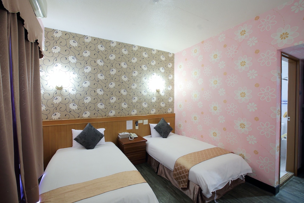 Economy Twin Room, 2 Twin Beds photo 2