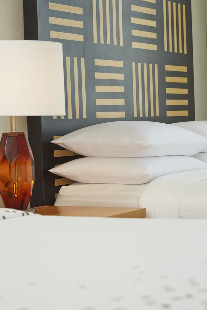 Club Room, 1 King Bed (Mobility Accessible, Tub)