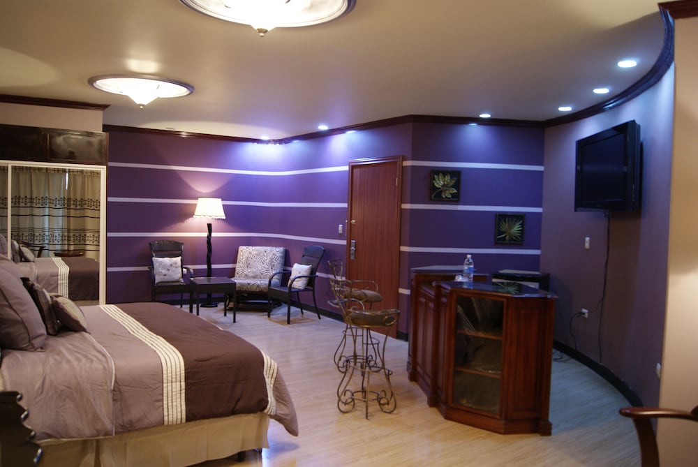 Suite, 1 King Bed photo 1