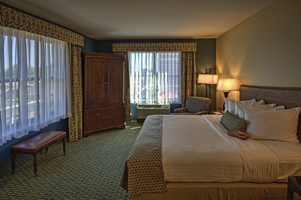 Premium Room, 1 King Bed, Corner