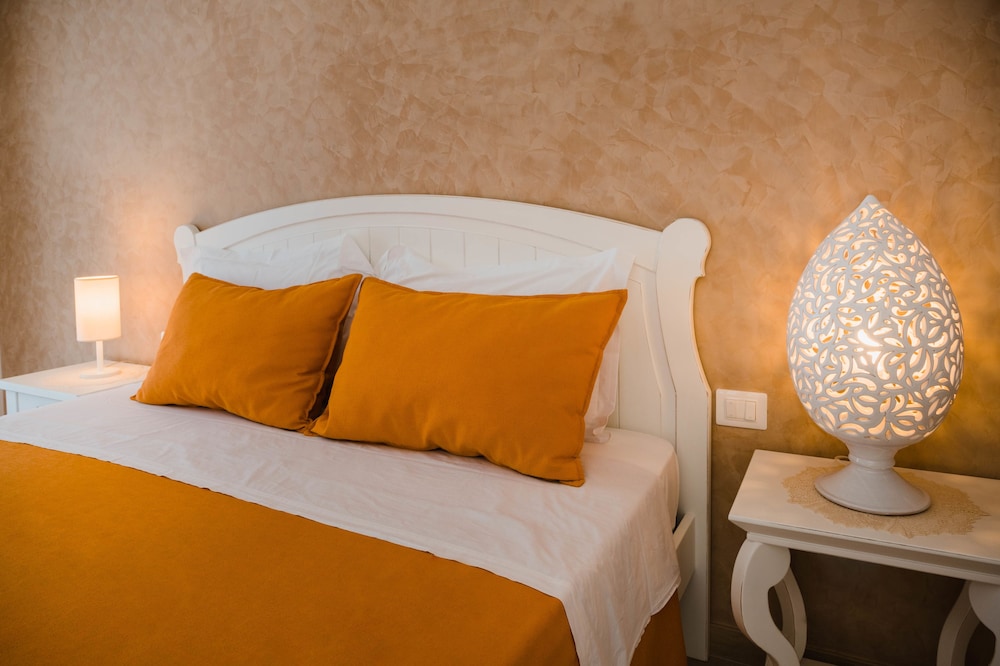 Standard Double Room, 1 Queen Bed, Courtyard View