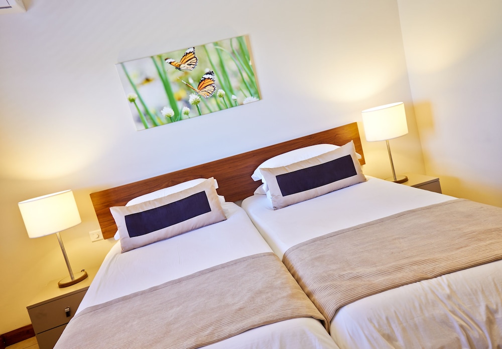 2 bedroom Beachfront Suite photo 2