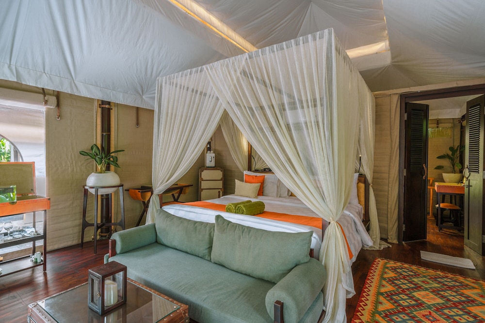 1 Bedroom Sensual Infinity Pool Tent - Adults photo 1