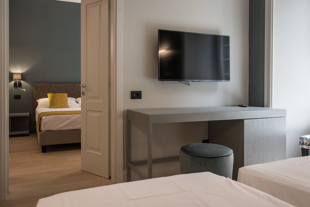 Standard Double or Twin Room, Connecting Rooms photo 3