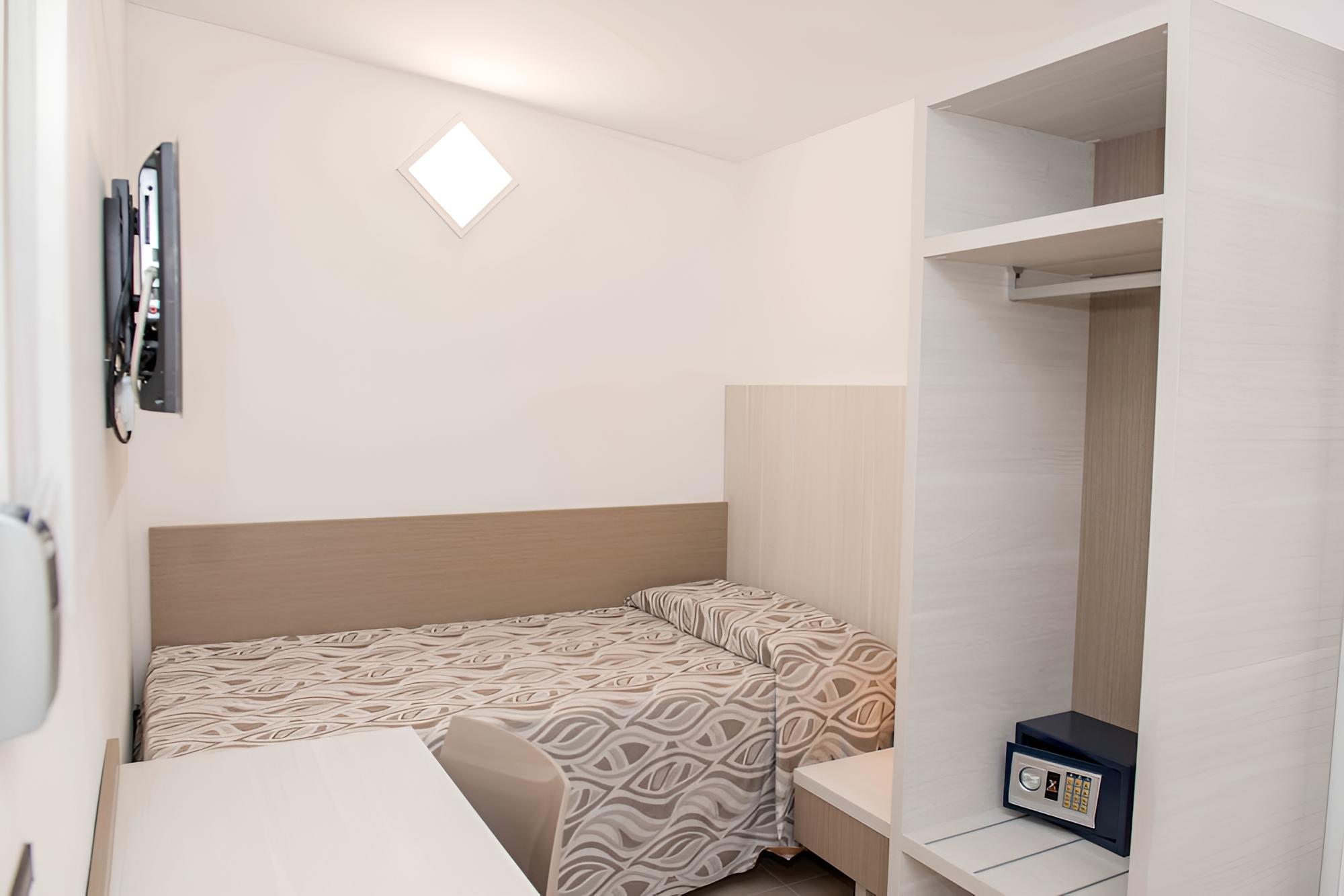 Basic Single Room, Ensuite
