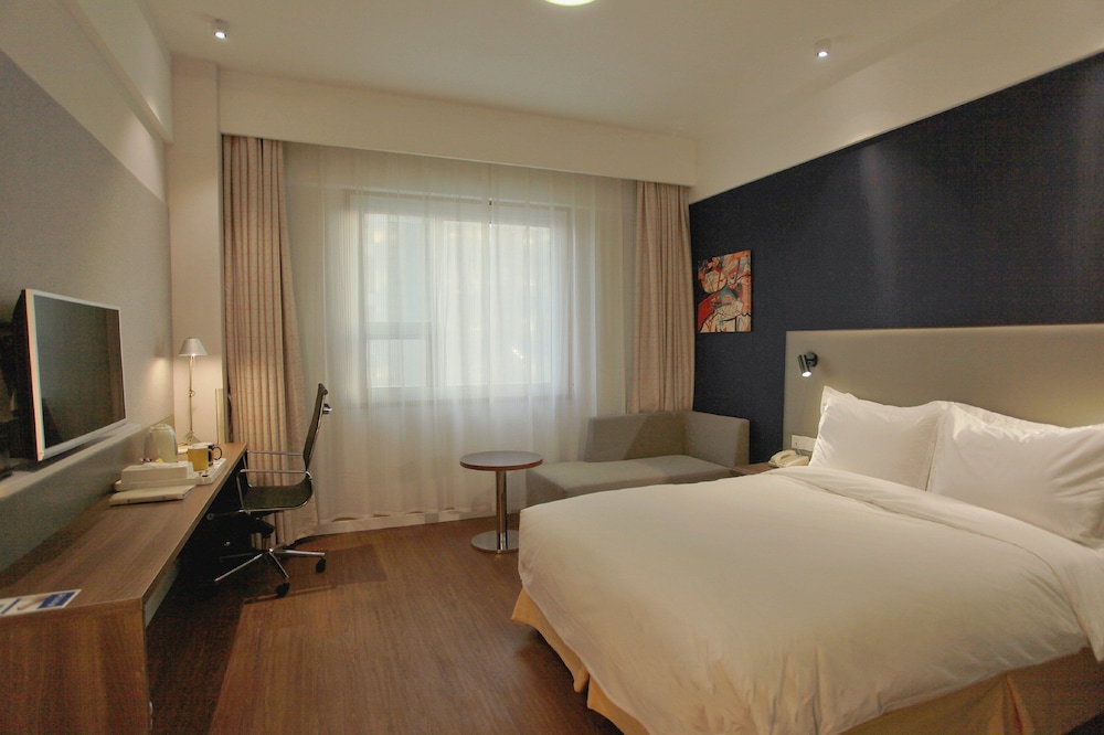 Standard Room, 1 King Bed - Photo 2