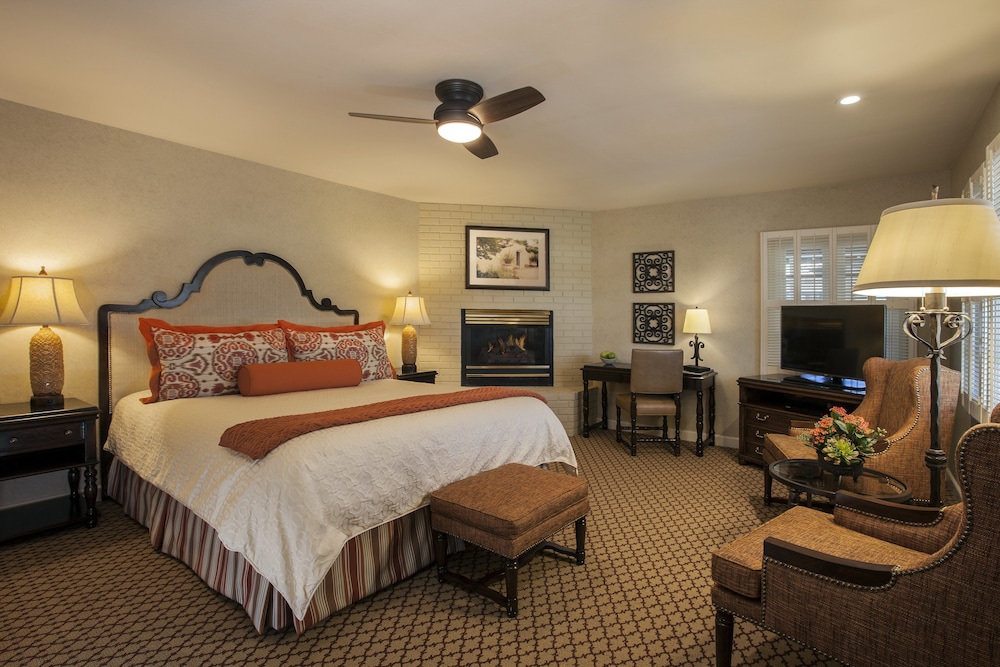 Deluxe Room, 1 King Bed, Accessible, Fireplace