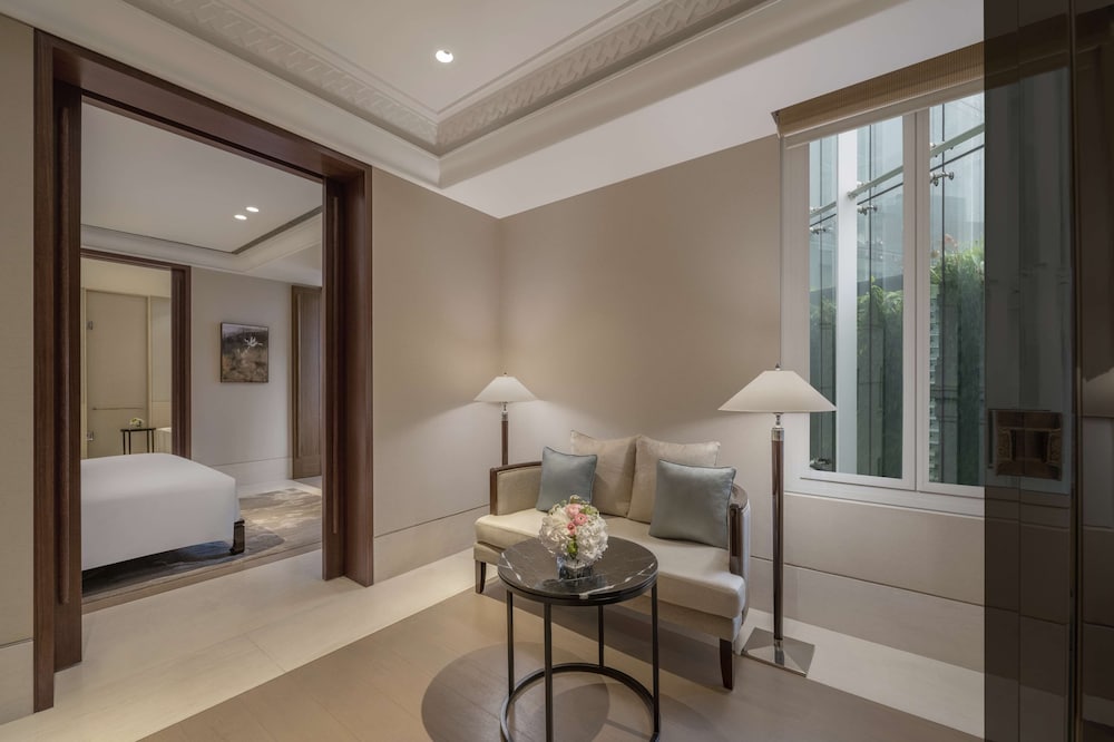 Capitol Suite King Bed