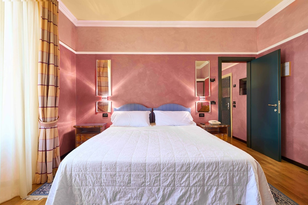 Suite - Photo 3