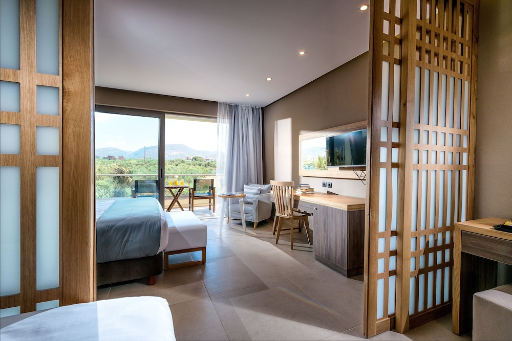 Family Suite, Jetted Tub, Pool View