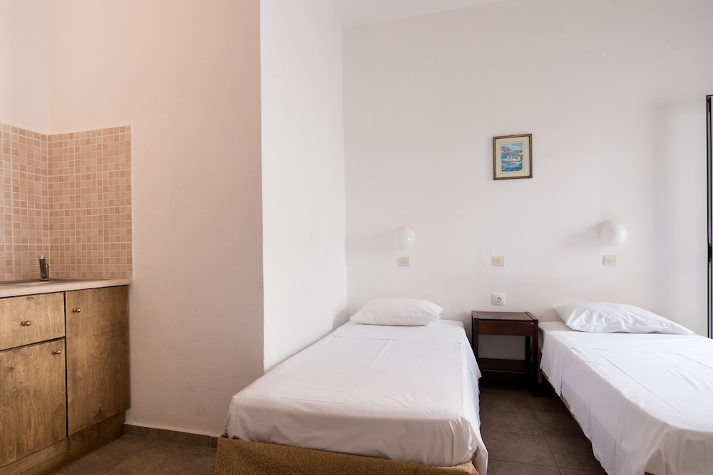 Economy Studio, 2 Twin Beds photo 1