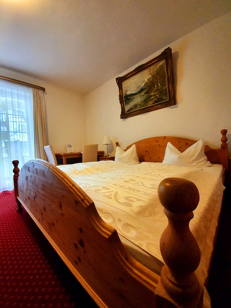 Standard Double Room, 1 Queen Bed, Ensuite, Mountain View photo 1