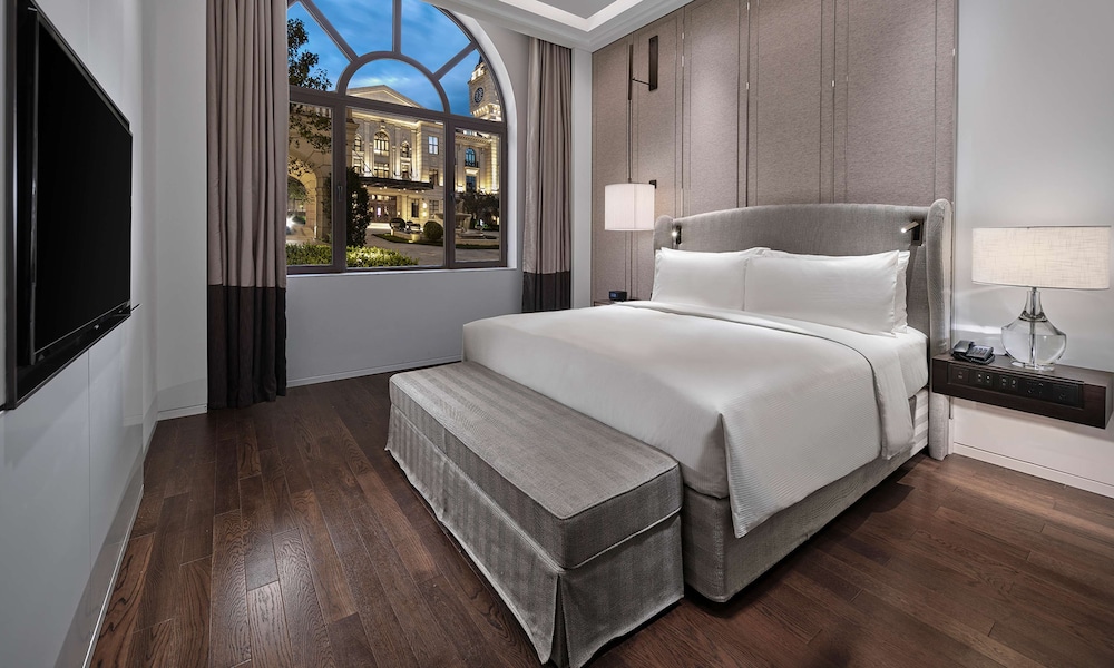 Suite, 1 Bedroom - Photo 3
