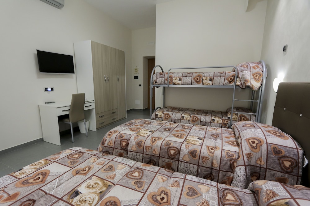 Family Quadruple Room photo 2