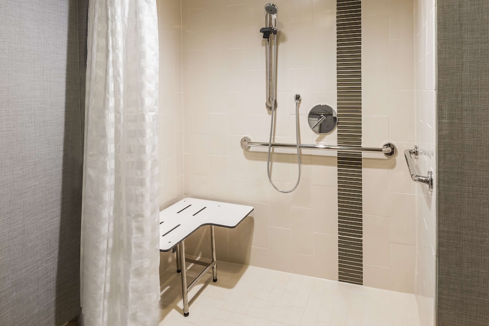 Room, 2 Double Beds, Accessible - Photo 7