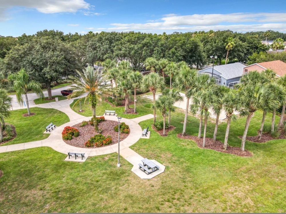 Hampton Lakes Vacation Pool Home, Photo 27