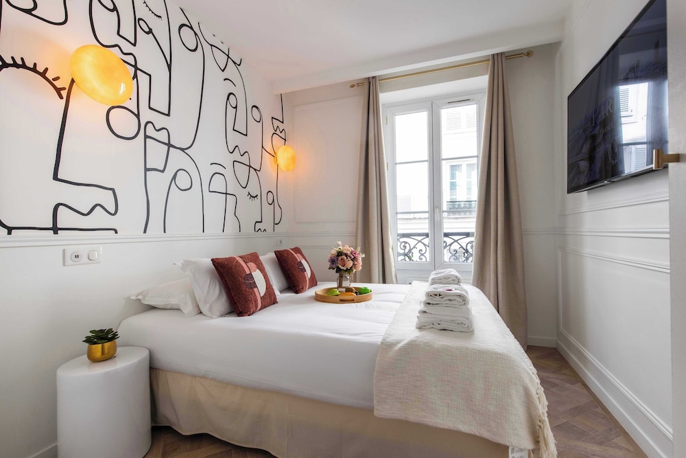 Double Room (8)