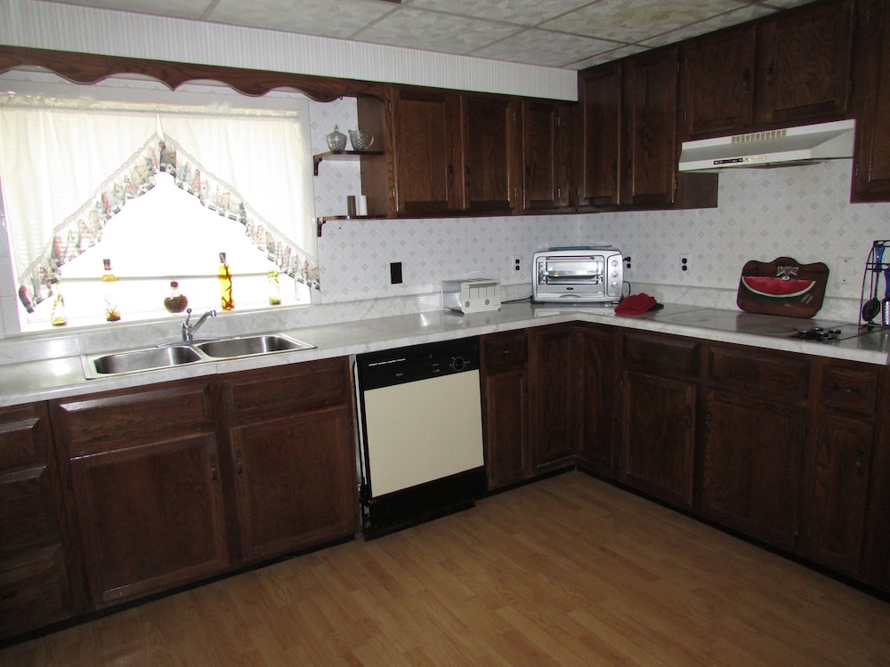 Room, 3 Bedrooms, 2 Bathrooms, Full Kitchen, Poolside, 1 King, 2 queens, 2 sofabeds
