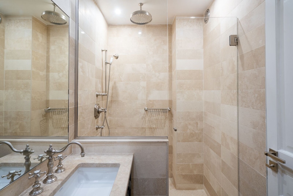 Deluxe Double or Twin Room photo 3